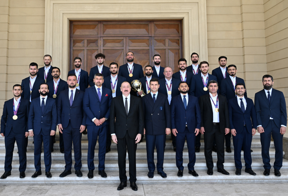 İlham Əliyev dünya çempionatının qaliblərini qəbul etdi