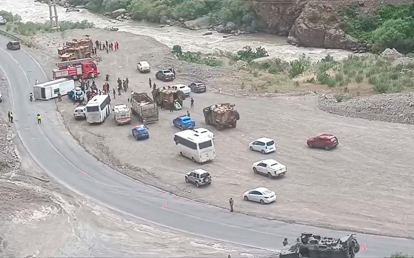 Türk hərbçiləri daşıyan avtobus qəzaya düşdü - 12 yaralı 