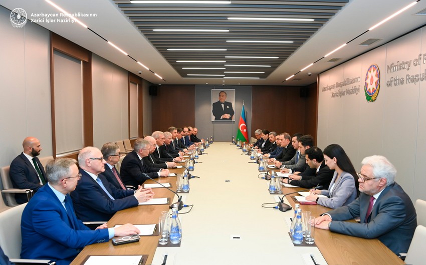 Rusiya diplomatlarını Bakıya niyə göndərib?