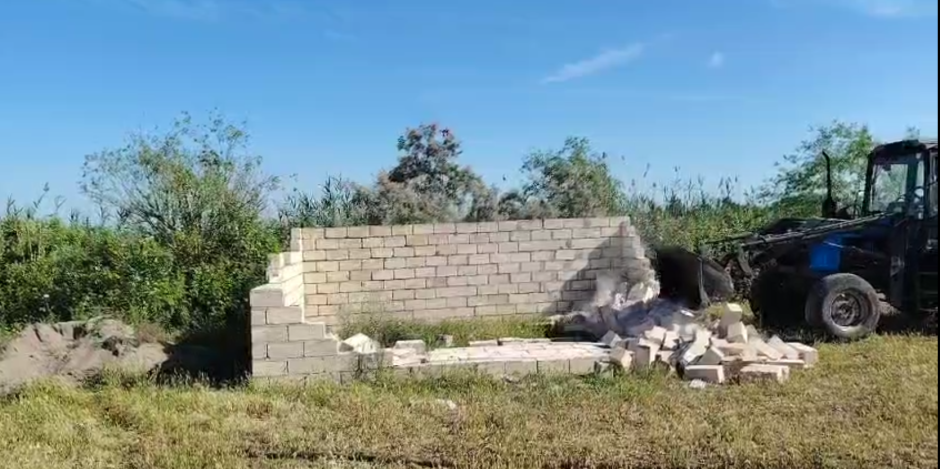 İmişlidə sənədsiz tikili söküldü - VİDEO