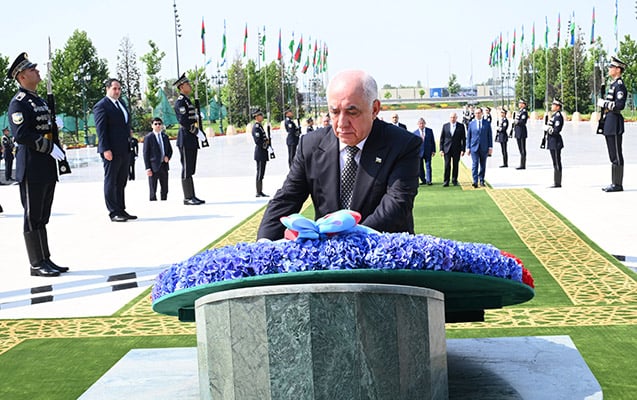 Əli Əsədov Daşkənddə Müstəqillik abidəsini ziyarət etdi - Fotolar