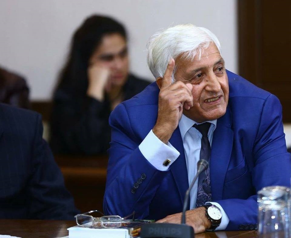 113 yaşlı anası ilə birlikdə Kəlbəcərə QAYIDIR