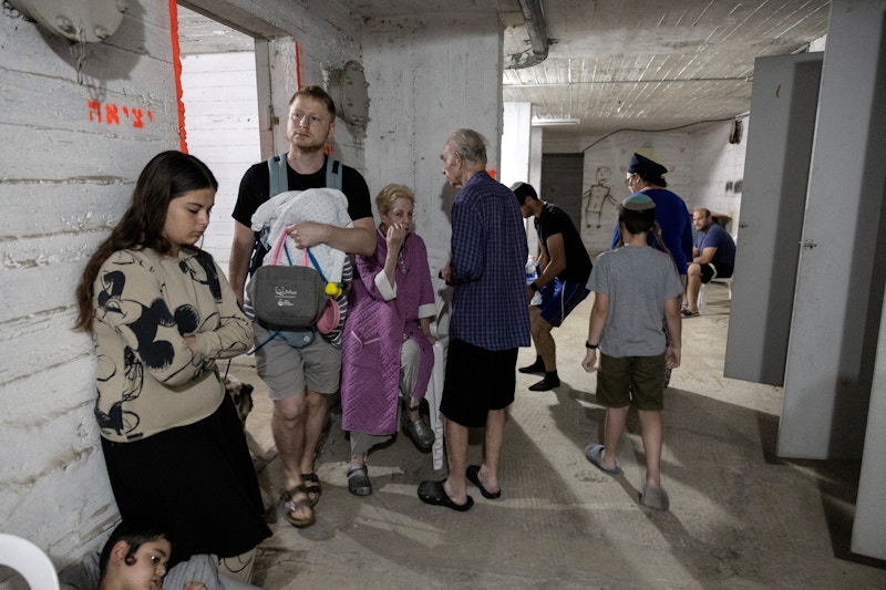 İsraildə məktəblər bağlandı: insanlar sığınacağa yerləşdirilir - FOTO