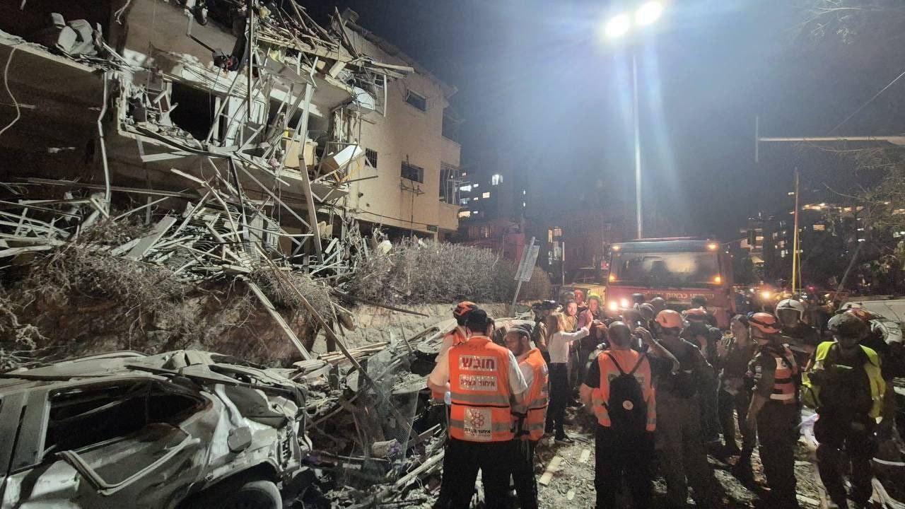 İran İsrailə dördüncü hücuma başladı - 63 yaralı, 1 ÖLÜ