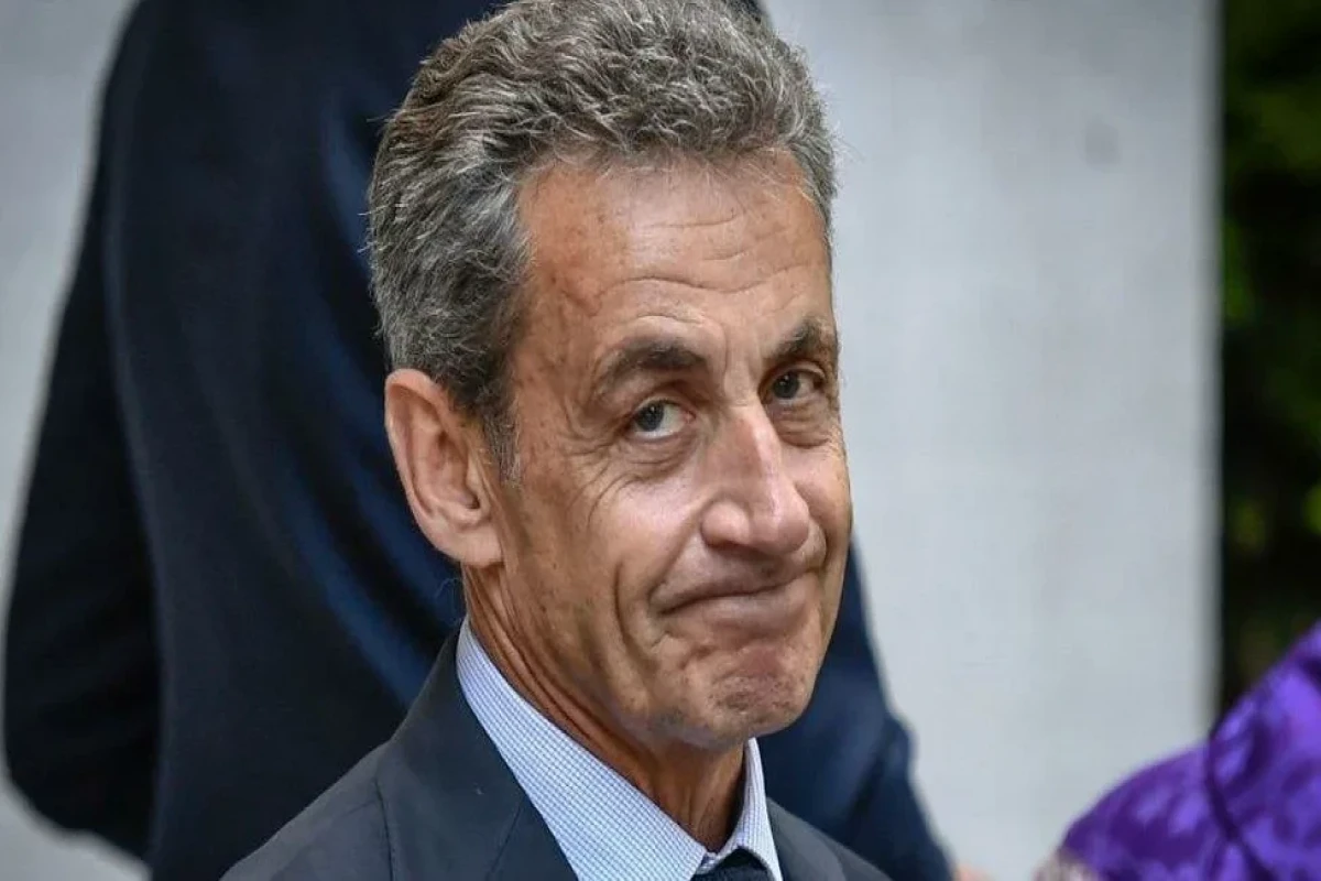 Sarkozi Şərəf Legionu ordenindən məhrum edildi