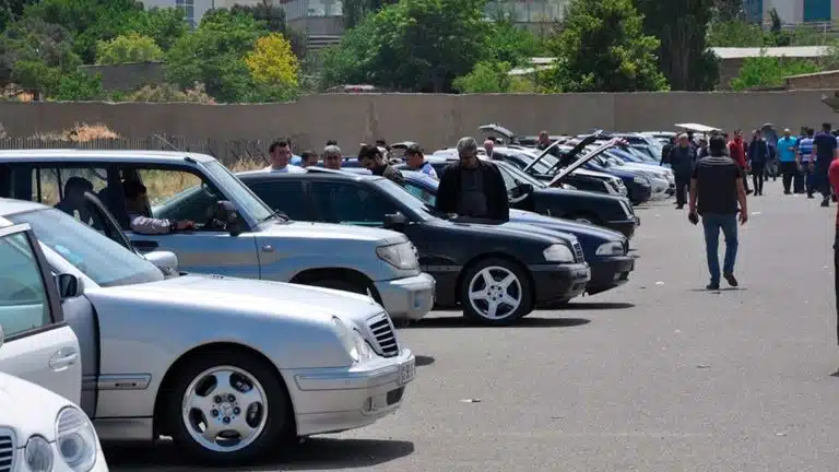 Avtomobil bazarı iflic durumda