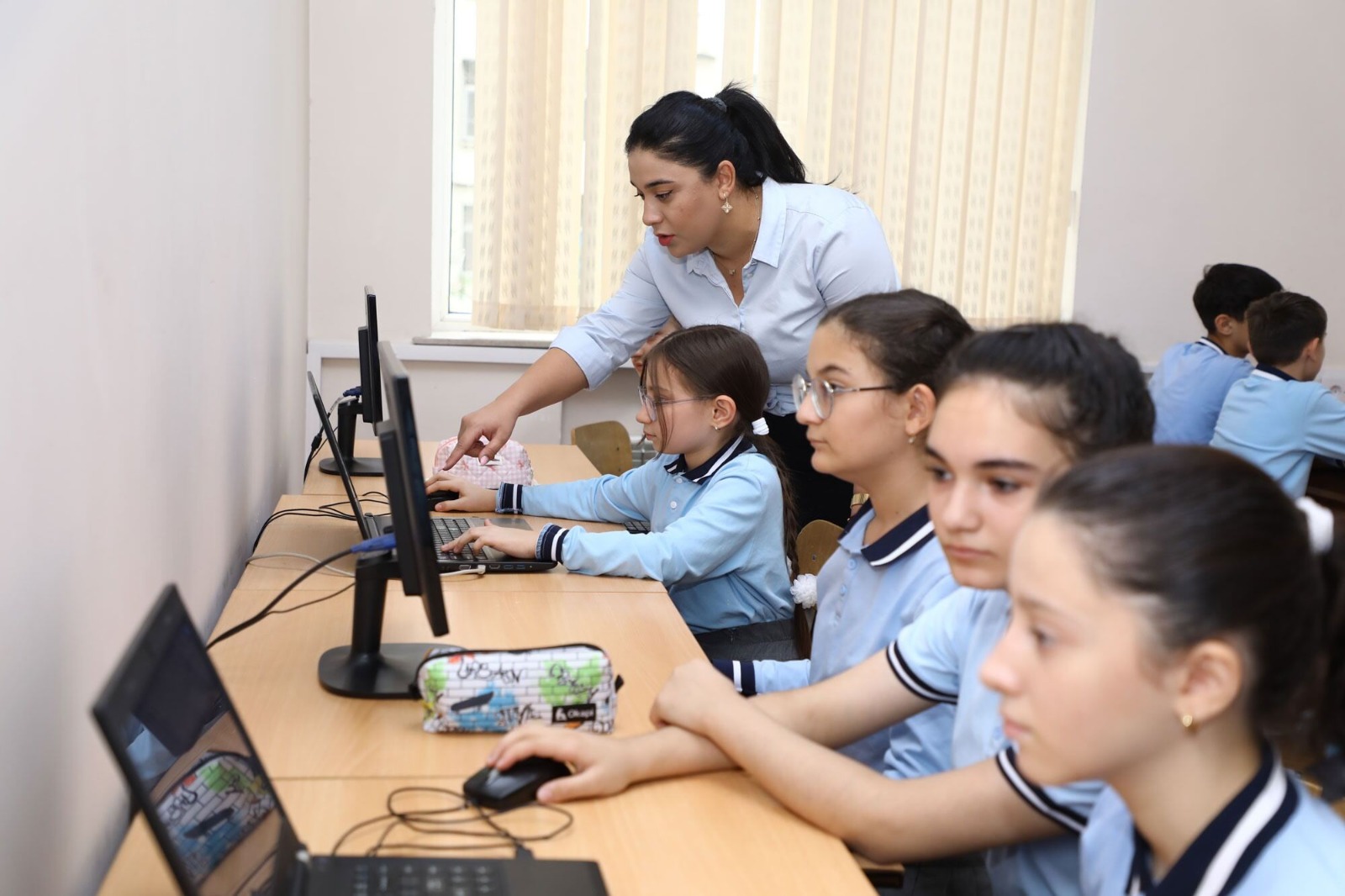 6030 müəllim təlimlərdən keçib