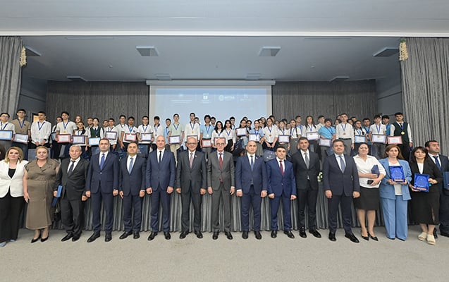 “BilBacar” müsabiqəsinin qalibləri mükafatlandırıldı - Fotolar