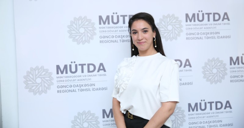 Daha bir müəllim sertifikasiyadan 60 bal topladı - FOTO