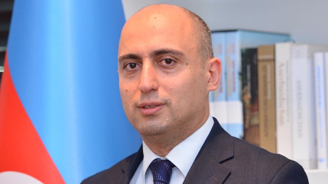 "İmtahanda üzümə günəş düşdü" deyən müəllimlər var