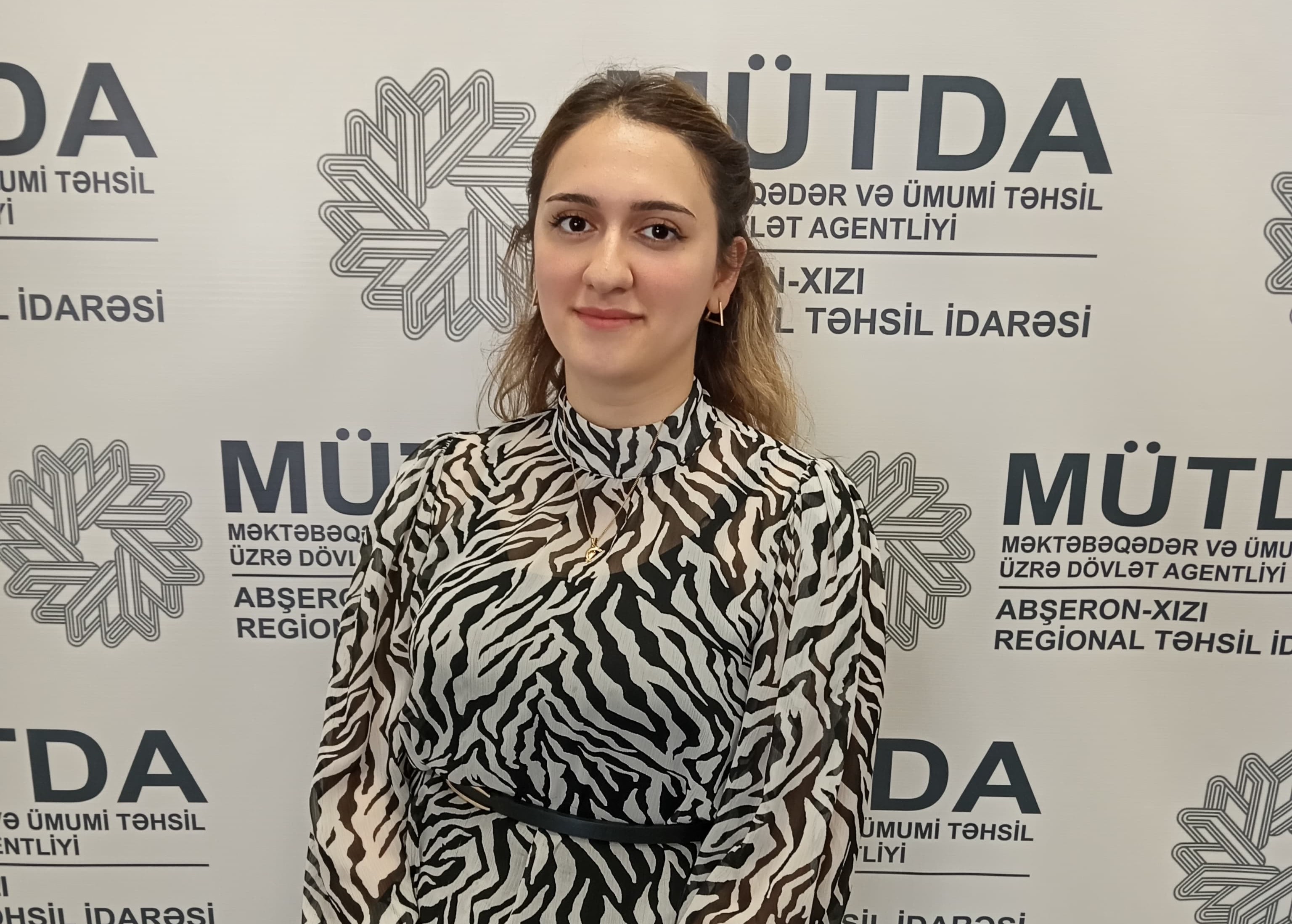Müəllimlər məktəb dərsliklərini mükəmməl bilsələr, kifayət edir