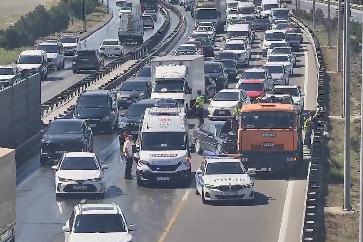 Dairəvi yolda qəza - Tıxac yarandı