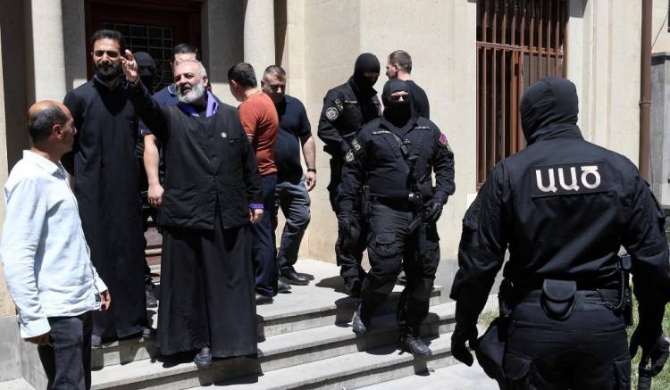Ermənistanda çevrilişə cəhdə görə 14 nəfər saxlanılıb