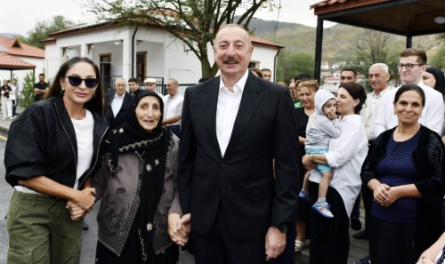Xaqan ünvanlı LİDER