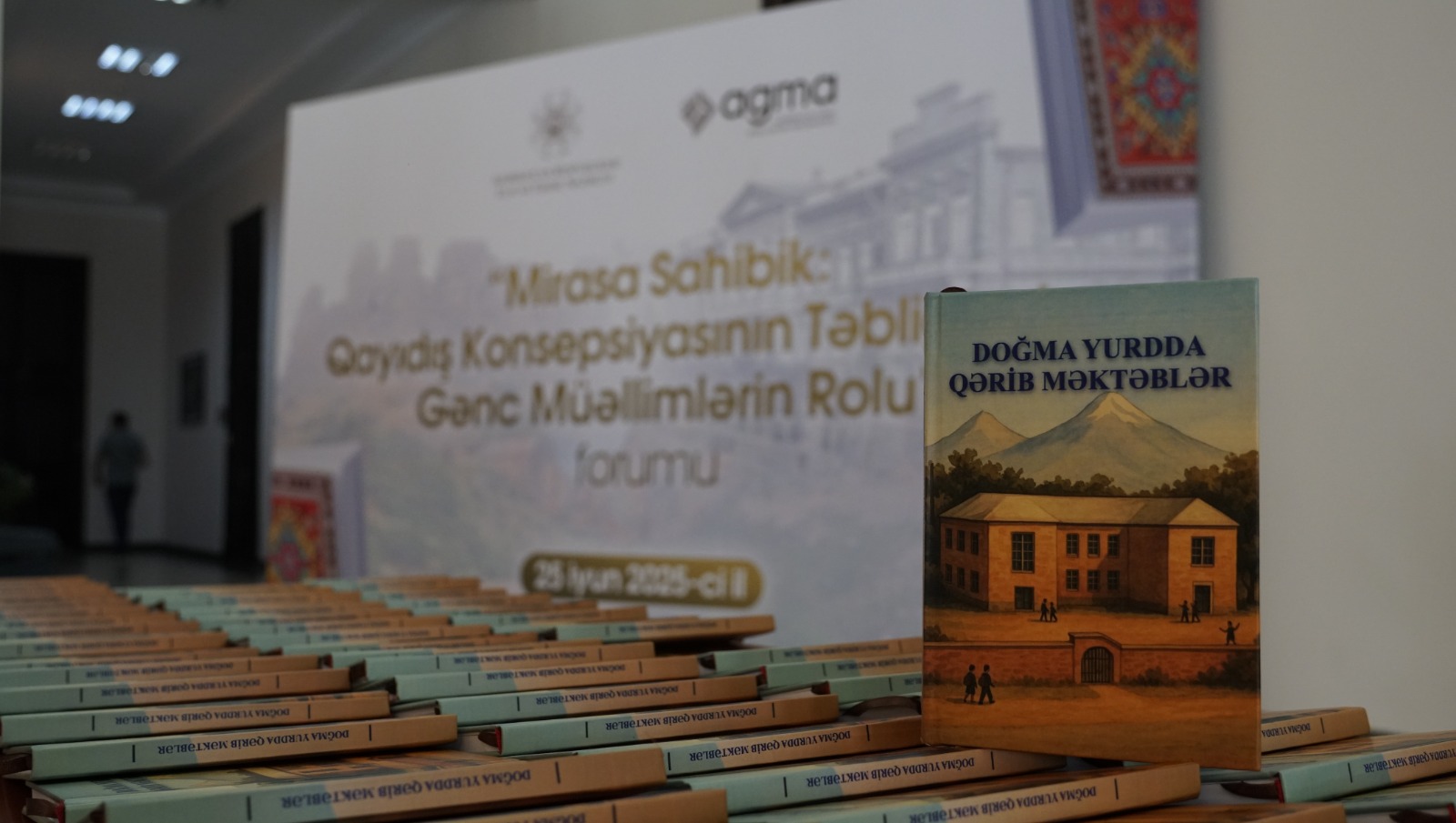 “Doğma Yurdda Qərib Məktəblər” kitabı işıq üzü görüb