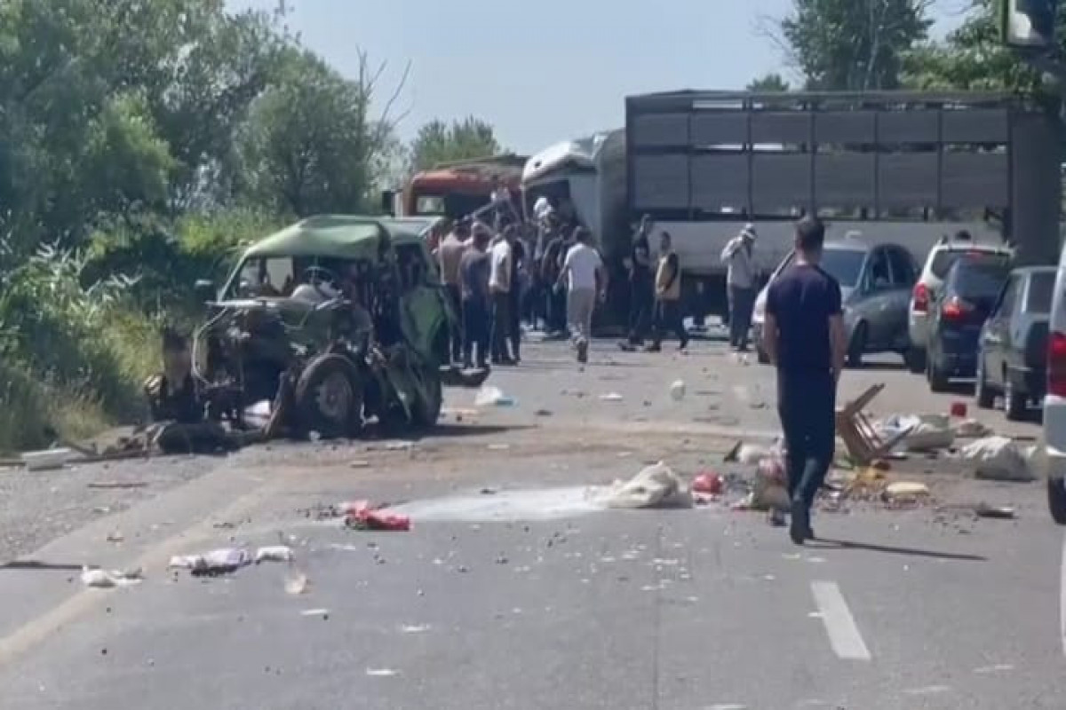 Şabranda iki yük maşını toqquşdu - Sürücü öldü