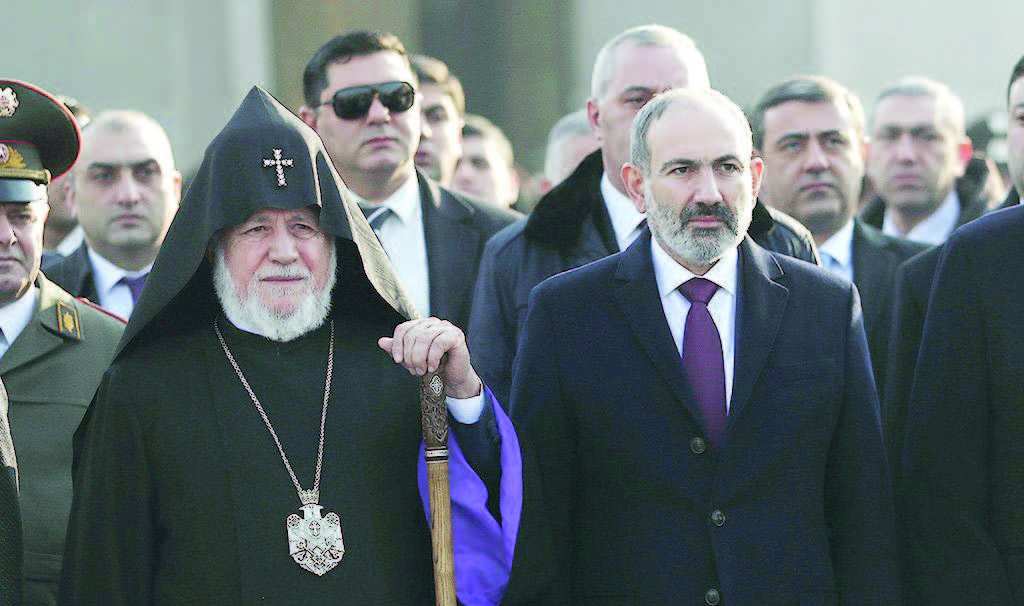 Azərbaycanlı deputat Paşinyanı ALQIŞLADI