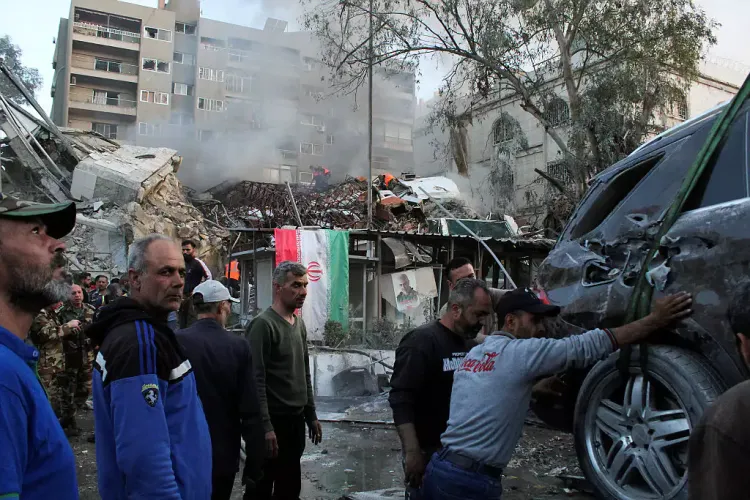 İsrailin hücumunda 935 iranlı ölüb