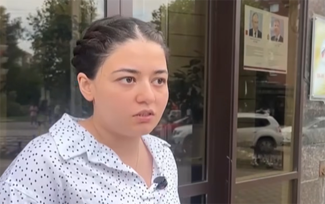 Rusiyada hücum edilən qadın: Mənə təxribatçı suallar verdilər - VİDEO