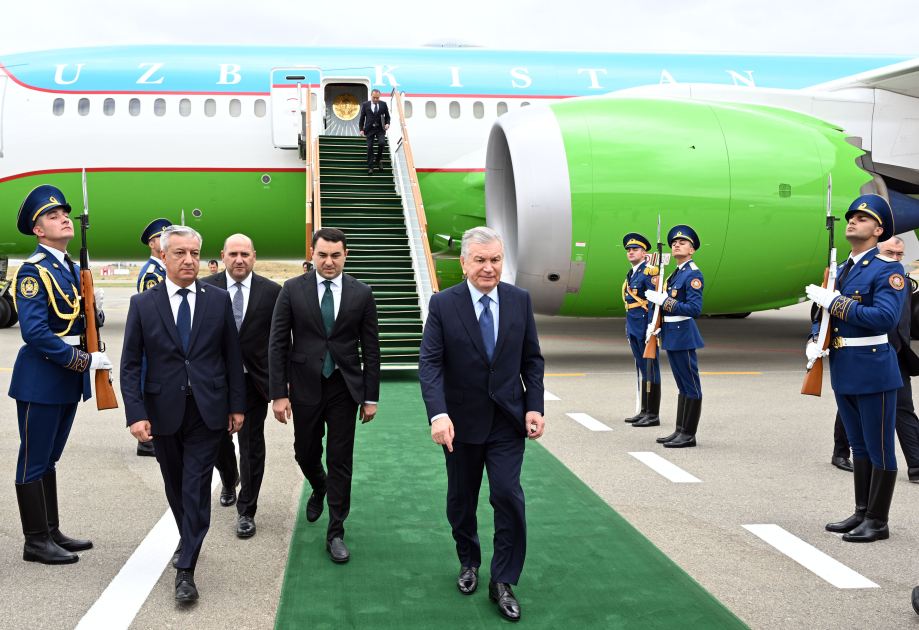 Şavkat Mirziyoyev Bakıdan Füzuliyə getdi -GÖRÜNTÜ
