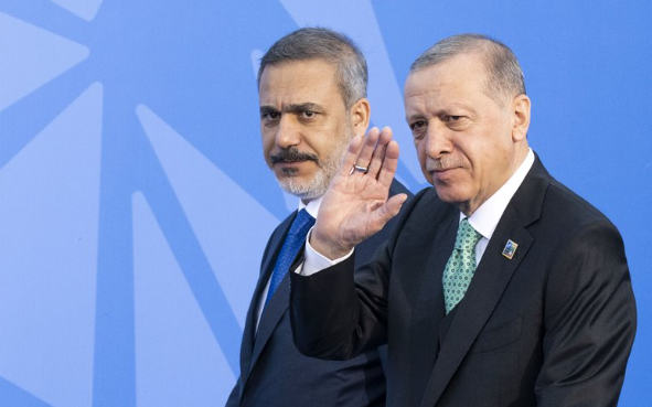 Özü getmir, Fidanı göndərir
