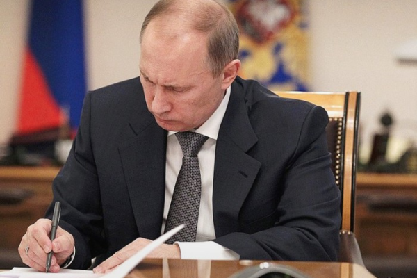 Putin işdən çıxardığı nazirin yerinə təyinat etdi