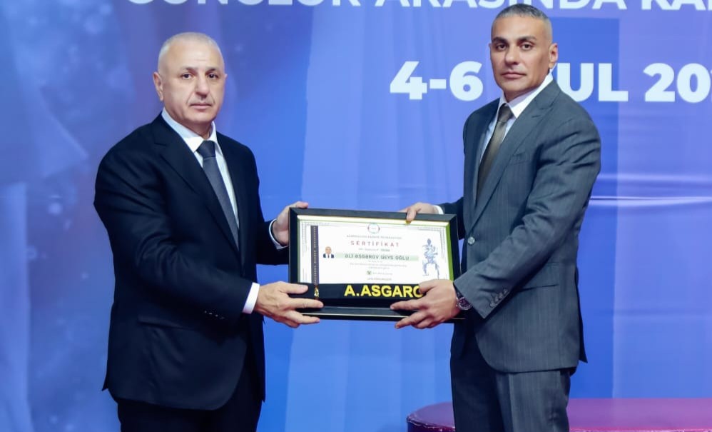 Ülvi Quliyev “Arpaçay” İdman Birliyinin prezidentini təltif etdi - FOTO