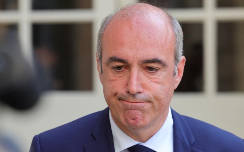 Fransada deputat intihar etdi