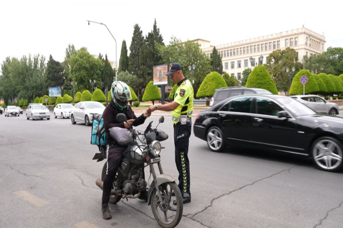 Yol polisi motosiklet və skuter sürücülərinə çağırış etdi