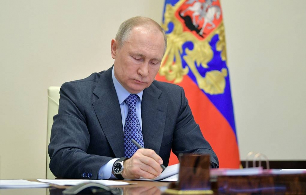 Azərbaycanlılara çağırış: Putinin imzaladığı bu qanundan yan keçin!