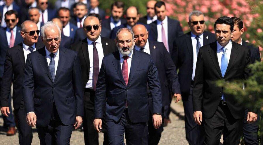 Paşinyana qarşı 3 qüvvə birləşib - Arxasında Kreml dayanır
