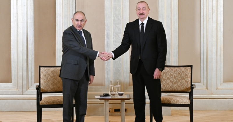 Əliyev-Paşinyan görüşündəki nümayəndə heyətləri - FOTO +ADLAR