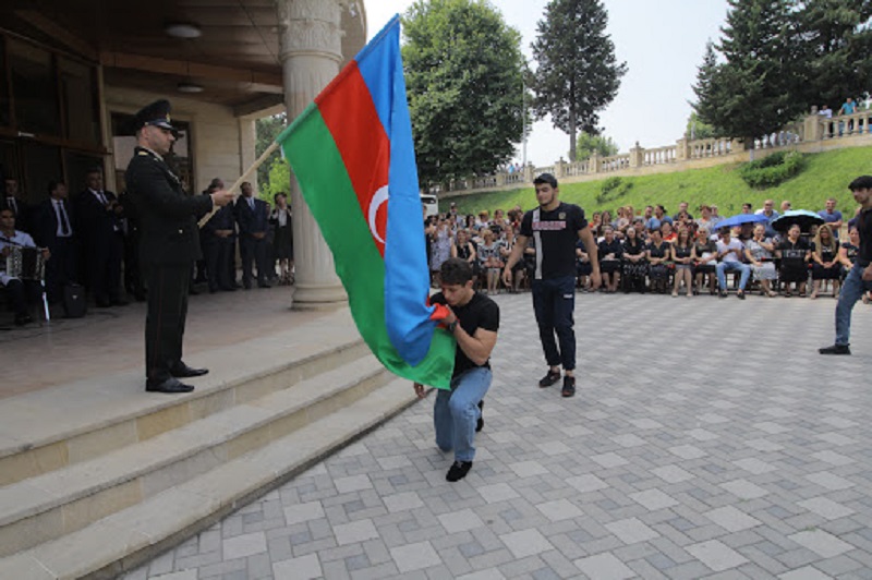 Hərbi xidmətə könüllü getmək mümkündürmü? 