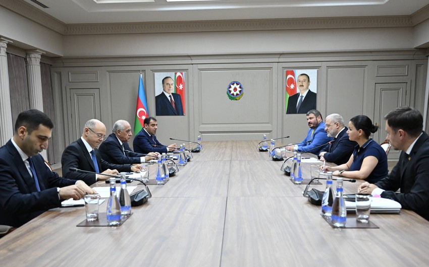 Əli Əsədov ukraynalı nazirlə müzakirə apardı