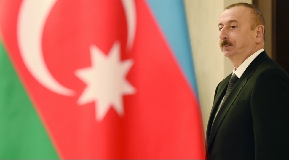 Prezidentdən monteneqrolu həmkarına TƏBRİK