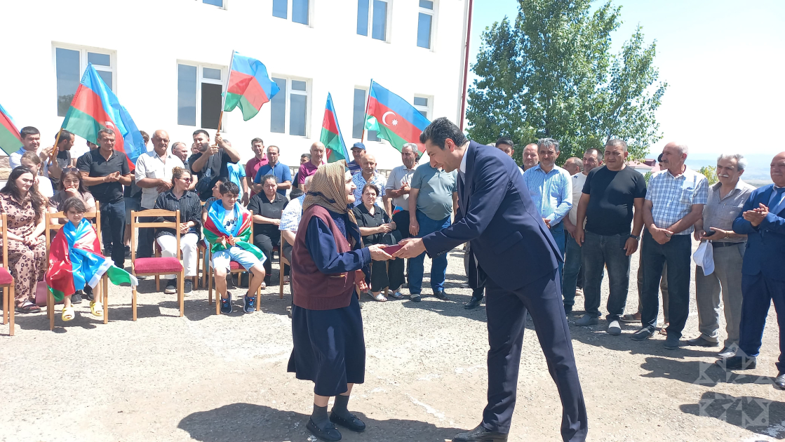 Xocalının Təzəbinə kəndinə köçən ailələrə evlərinin açarları verildi - FOTO