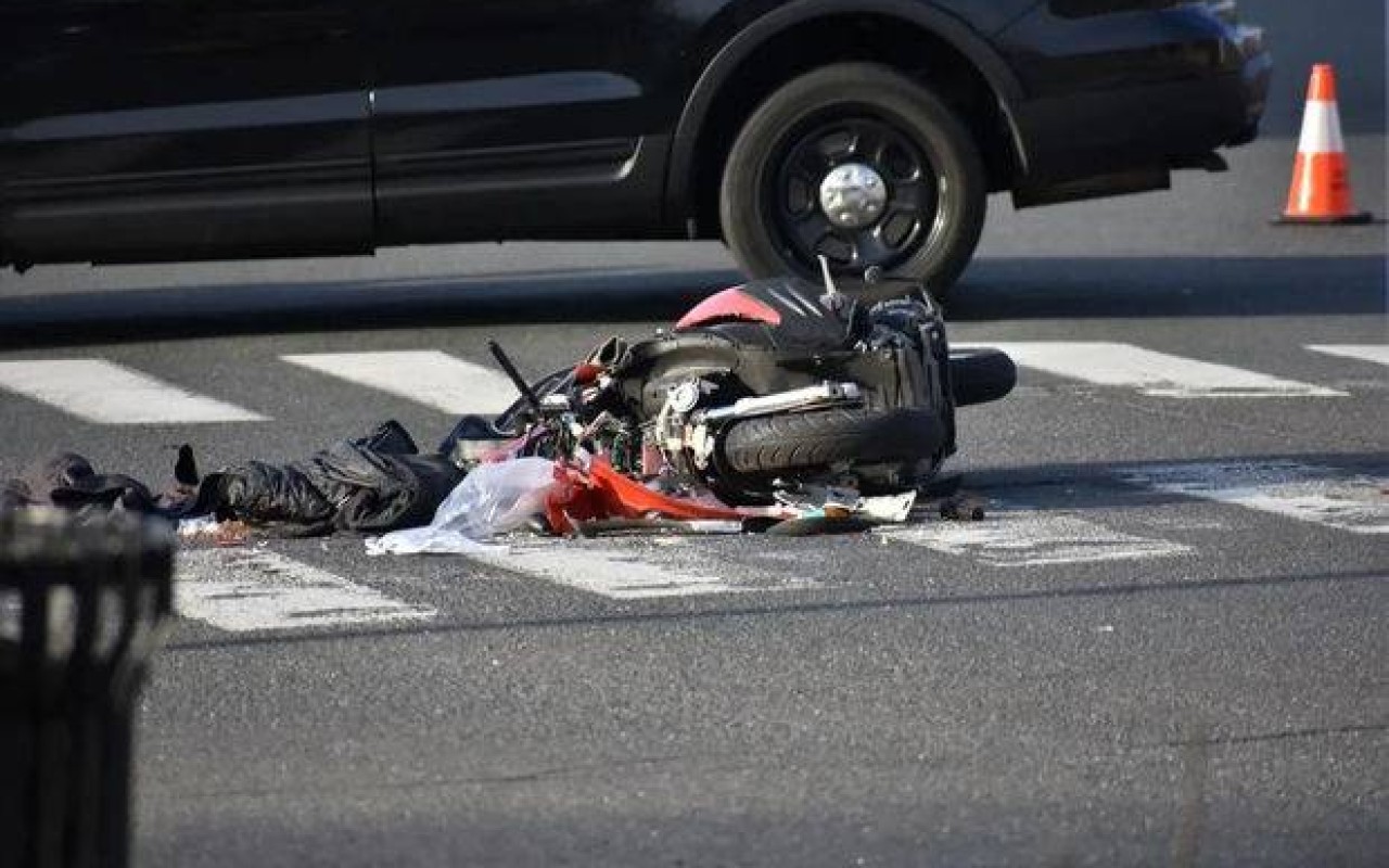 Gəncədə moped maşınla toqquşdu - Xəsarət alan var