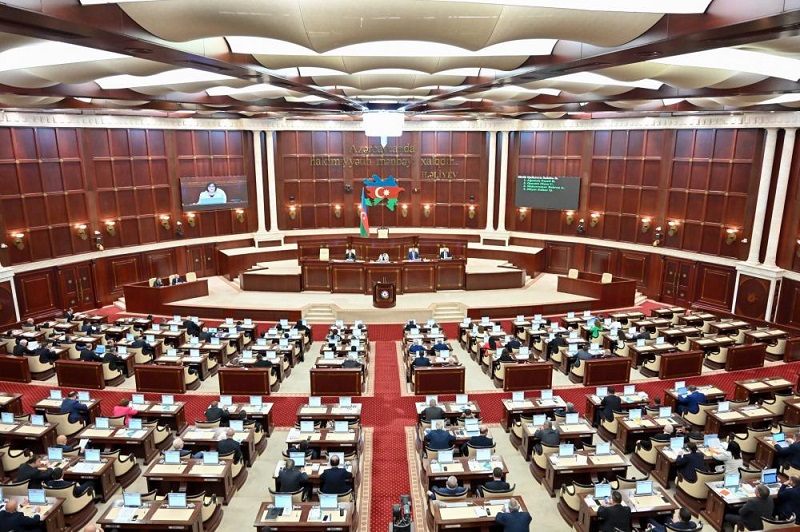İntizam komissiyası deputatların davranışlarını MÜZAKİRƏ ETDİ
