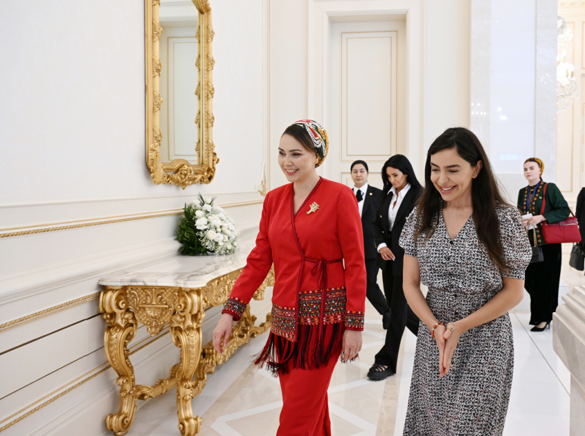 Berdiməhəmmədovun qızı Heydər Əliyev Mərkəzində olub