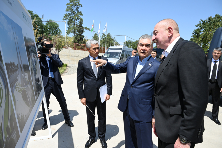 Liderlər Yeni Şuşa məscidində tikinti işlərinin gedişi ilə tanış oldular