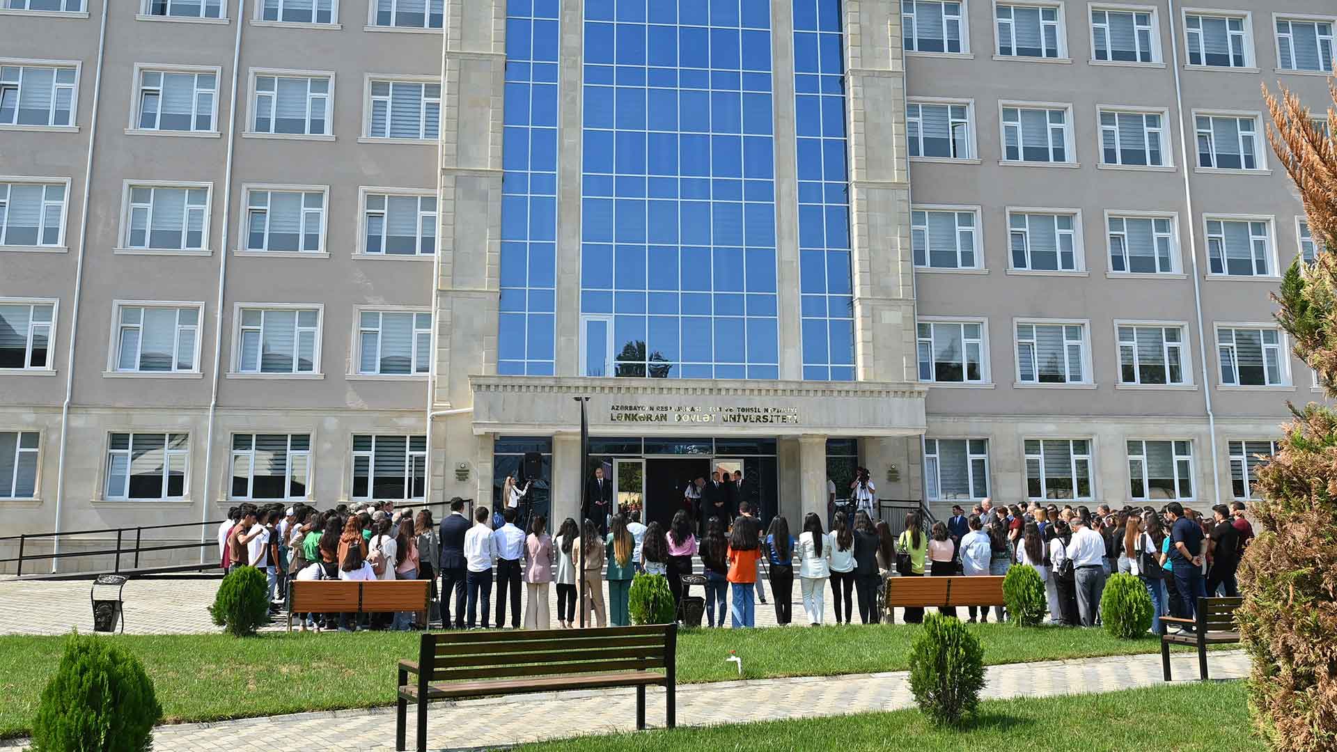 Universitetimiz nüfuzlu reytinq agentliyinin 3 ulduzunu aldı