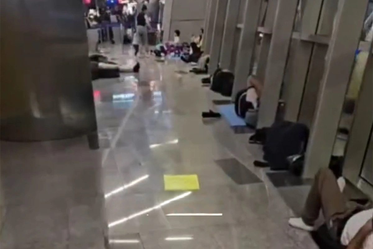 Moskva-Gəncə reysi ləğv edildi: Sərnişinlər aeroportda qaldılar - VİDEO