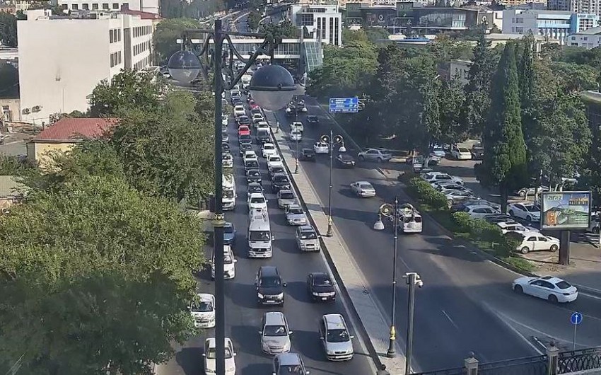 3 əsas prospektdə TIXAC var