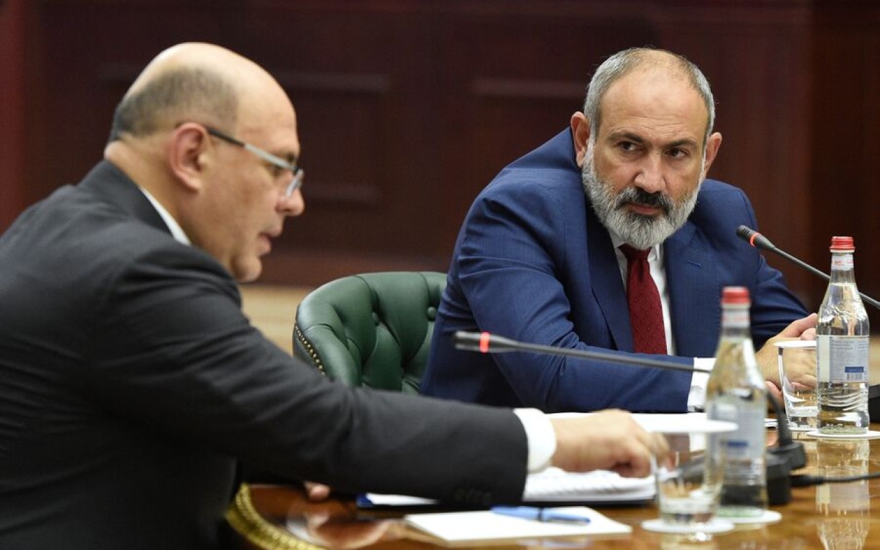 Mişustin Paşinyanla görüşdü