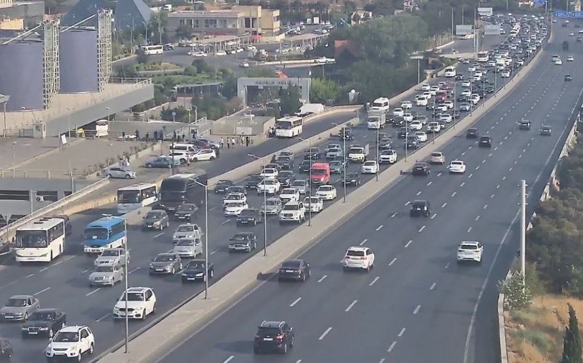 Bakının iki əsas yolunda TIXAC var