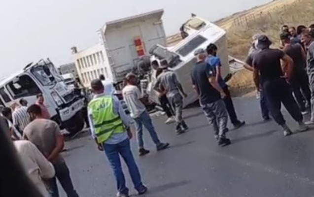 Füzulidə yük maşını evakuatorla toqquşdu
