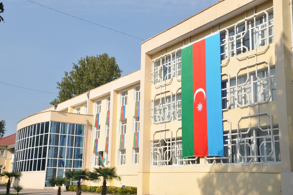 Dövlət universitetinin binası TƏMİR OLUNACAQ