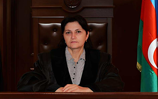 Qadın hakim təqaüdə göndərildi