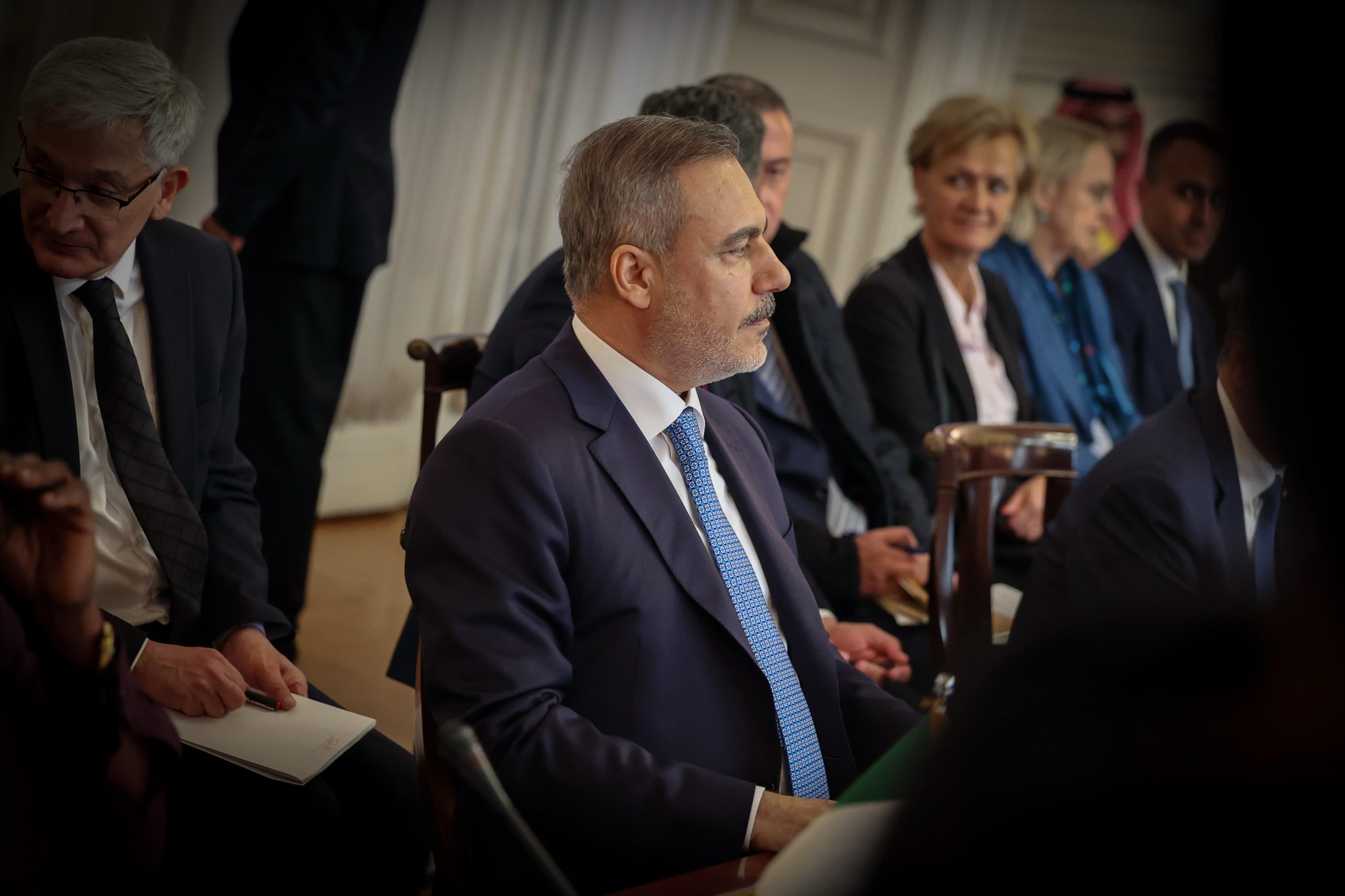 Fidan diplomatiyası: Yüksək səslə danışmır, amma hamı onu dinləyir
