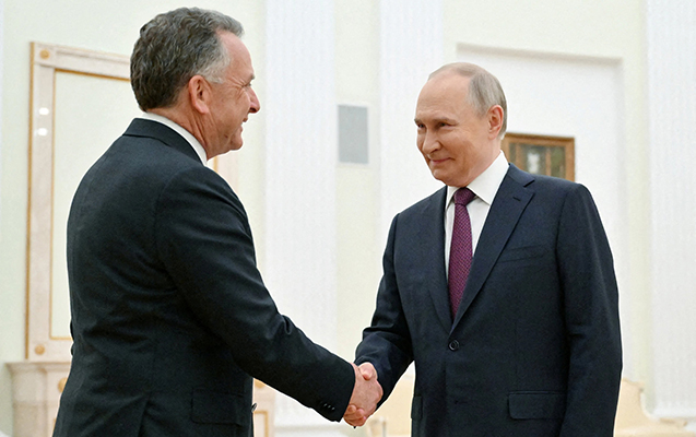 Putin Uitkoffu qəbul etdi -